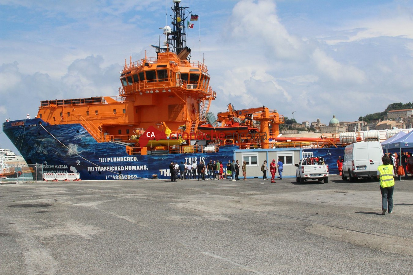 Ortona, Sbarco della ONG Solidaire: Accolti 84 Migranti, 36 Minori non Accompagnati