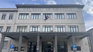 Si allarga l’inchiesta sulla violenza alla dodicenne. Tre al momento gli indagati.