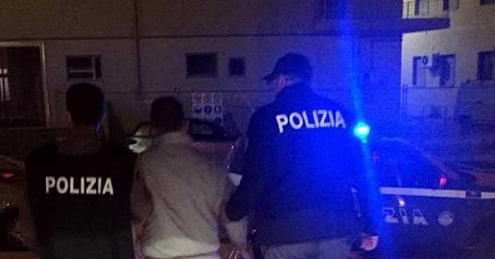 Inseguimento e Colluttazione in Piazza Garibaldi: Arrestato 21enne Tunisino per Aggressione a Pubblico Ufficiale e Porto d’Armi