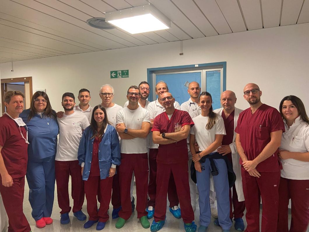 Teramo, Estrazione di pacemaker infetto, paziente dimesso in buone condizioni: “Un successo del lavoro di squadra”