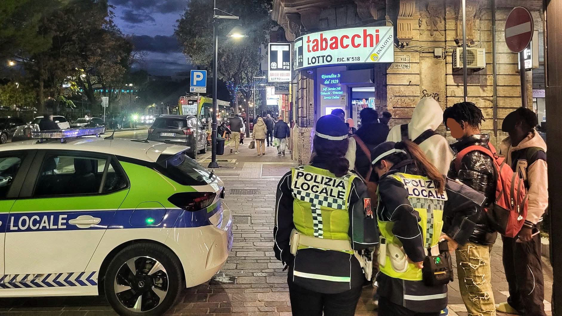 Lite in strada: trentenne bloccato e denunciato per minacce aggravate e porto di coltello