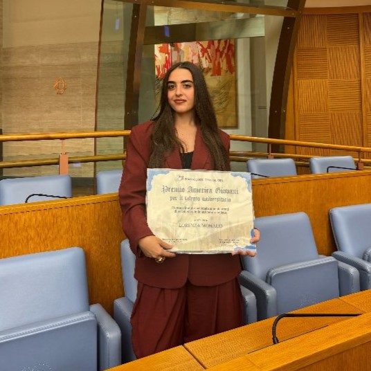 Riconoscimento al Talento: La Neolaureata dell’Università di Teramo, Lorenza Monaco, Tra i Premiati di Fondazione Italia USA