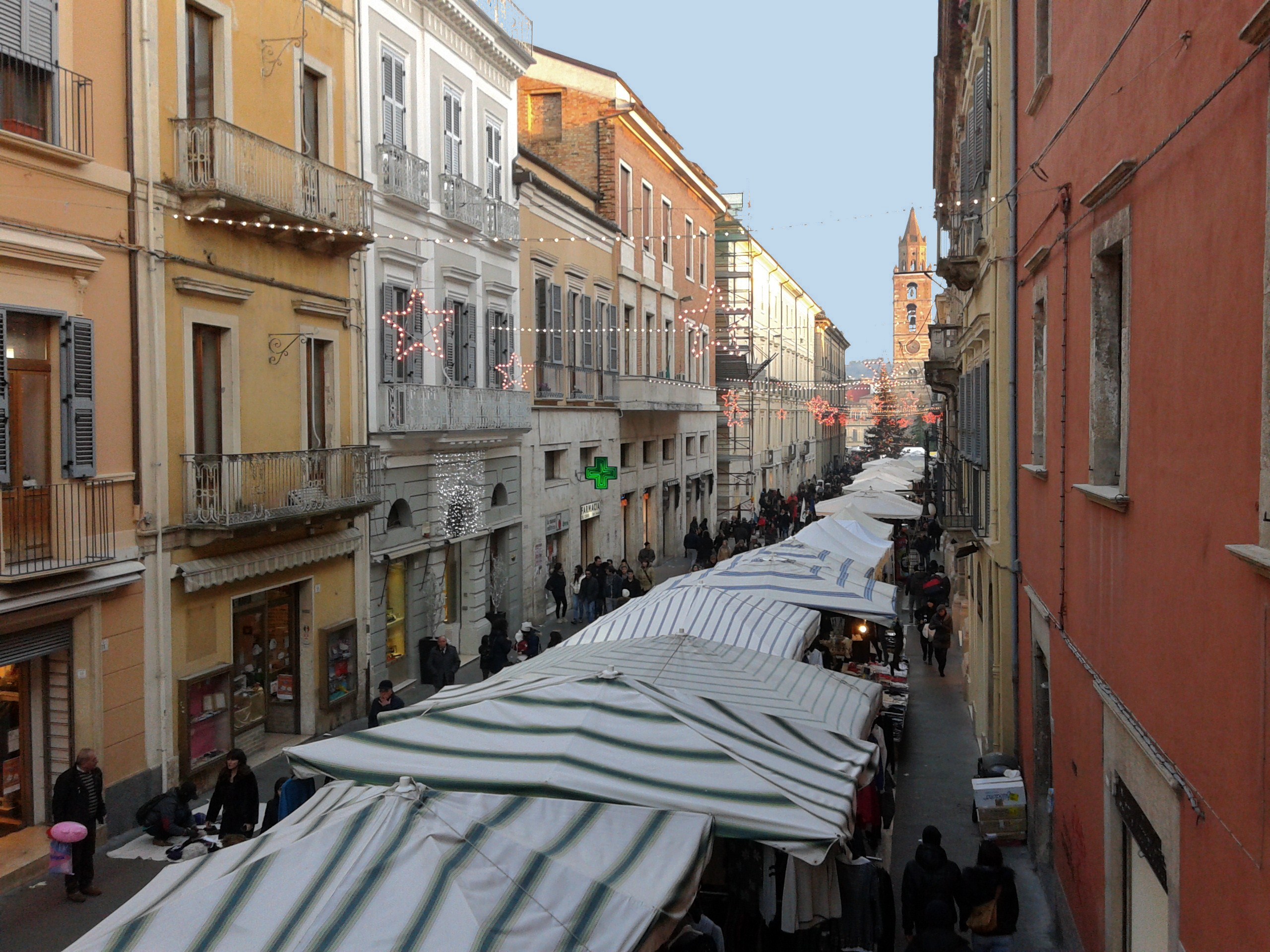 Teramo. Primo novembre, mercato del sabato regolare