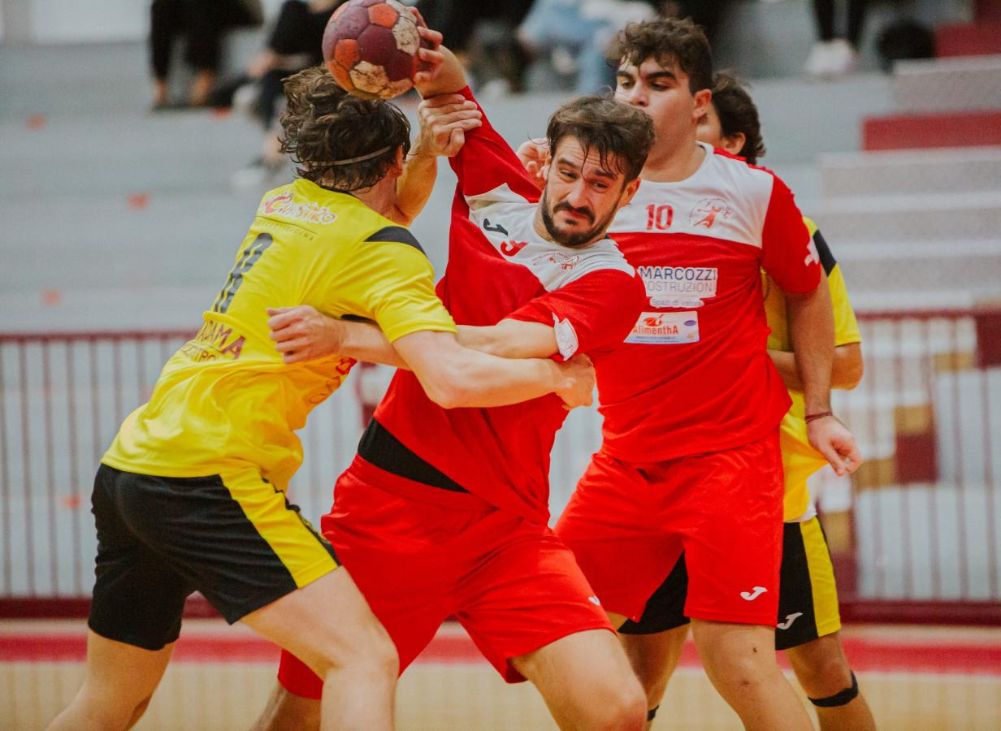 Handball. Assenza di Bernachea Pesa, Teramo Travolto in Casa dal Camerano (20-34)