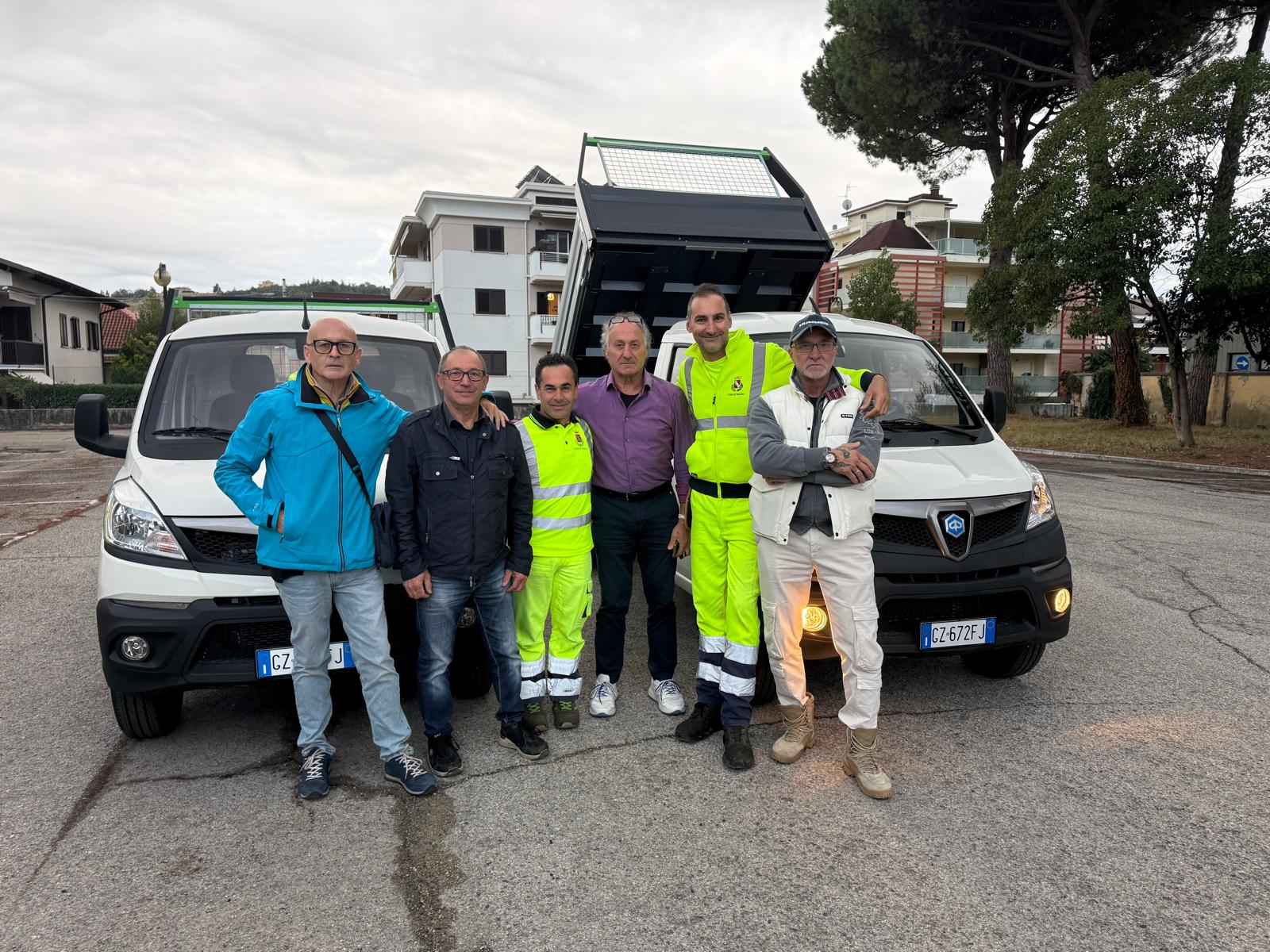 Teramo. Completato il parco mezzi per la manutenzione, Consegnati gli ultimi due autocarri