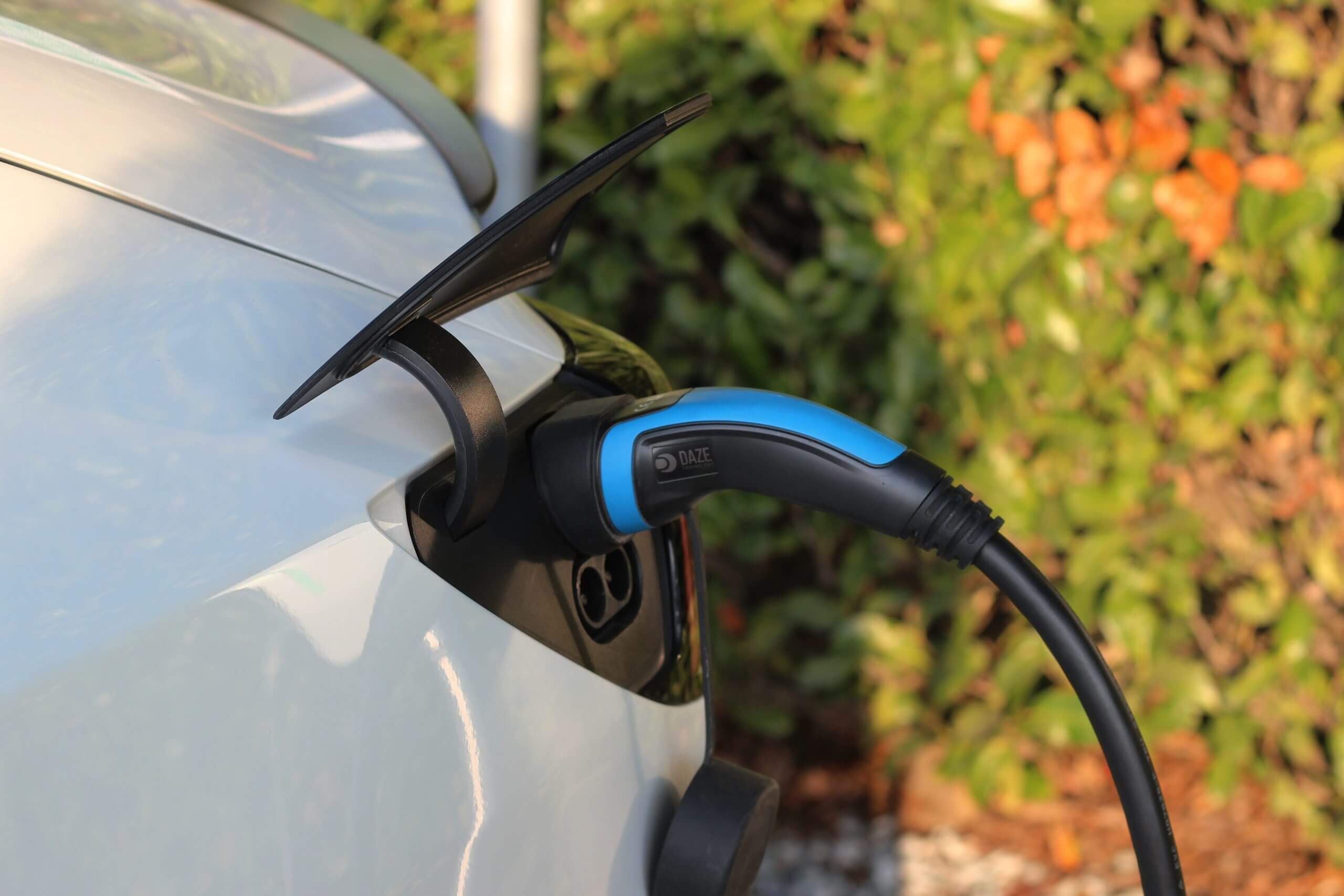 Dal Mondo. cade il mito delle auto Plug In. T&E: “Le auto ibride inquinano più di quanto dichiarano”