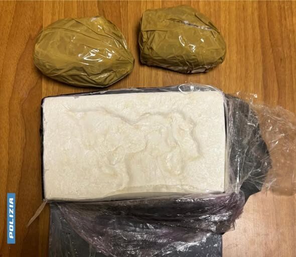 55enne arrestata: in auto 1,5 kg di cocaina e un bilancino