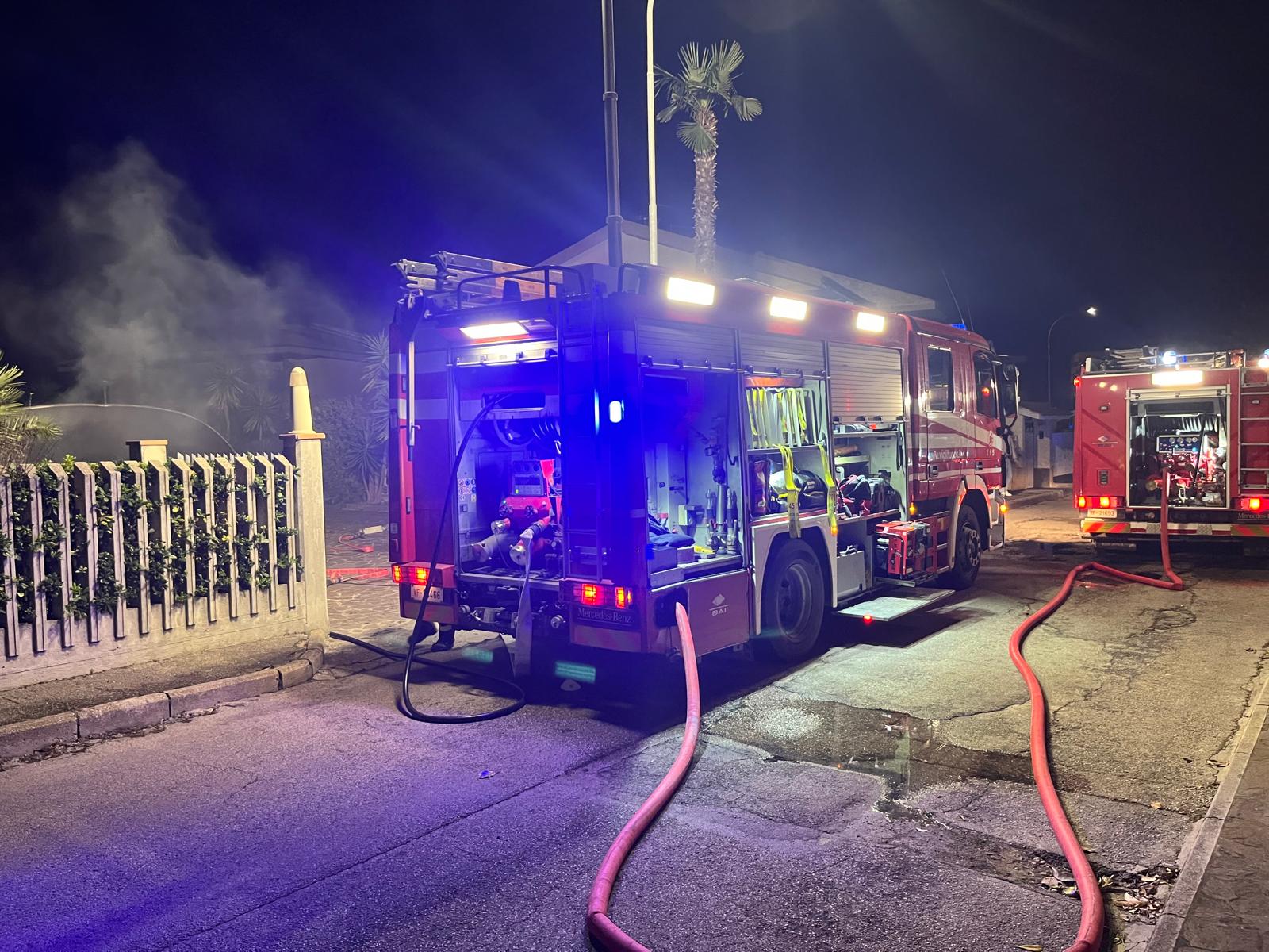 (Video) Incendio in un locale di Silvi, intervento dei Vigili del Fuoco – I particolari
