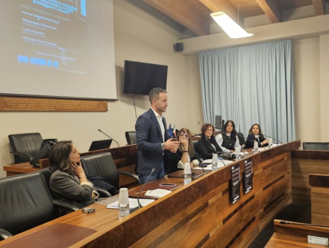 Tavola Rotonda a Roseto per la Tutela dei Minori e il Contrasto alla Violenza Assistita