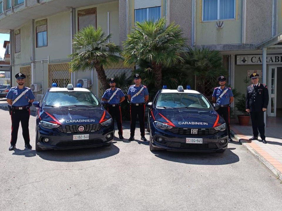 Giulianova, evade dai domiciliari e devasta l’auto del vicino: finito in manette