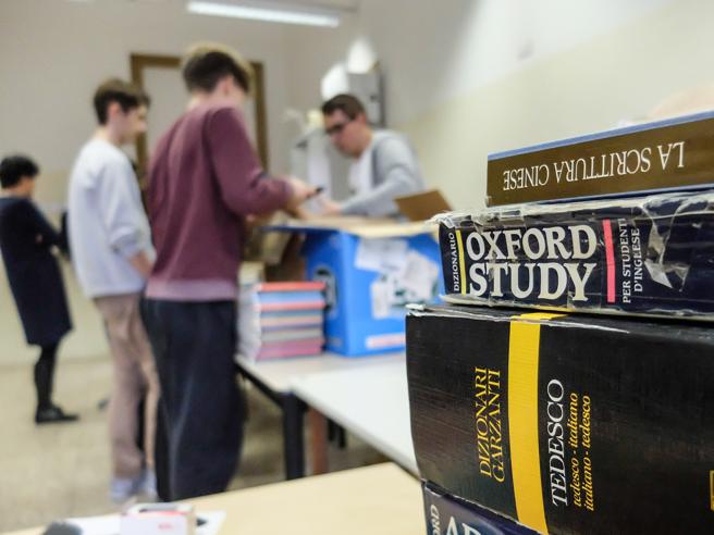 Abruzzo, 3,5 milioni di euro per il rimborso dei libri di testo: via libera ai Comuni