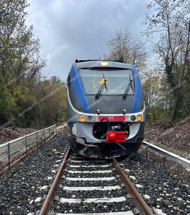 Deraglia un regionale sulla “Ferrovia del Liri”: nessun ferito, linea interrotta ad Arce