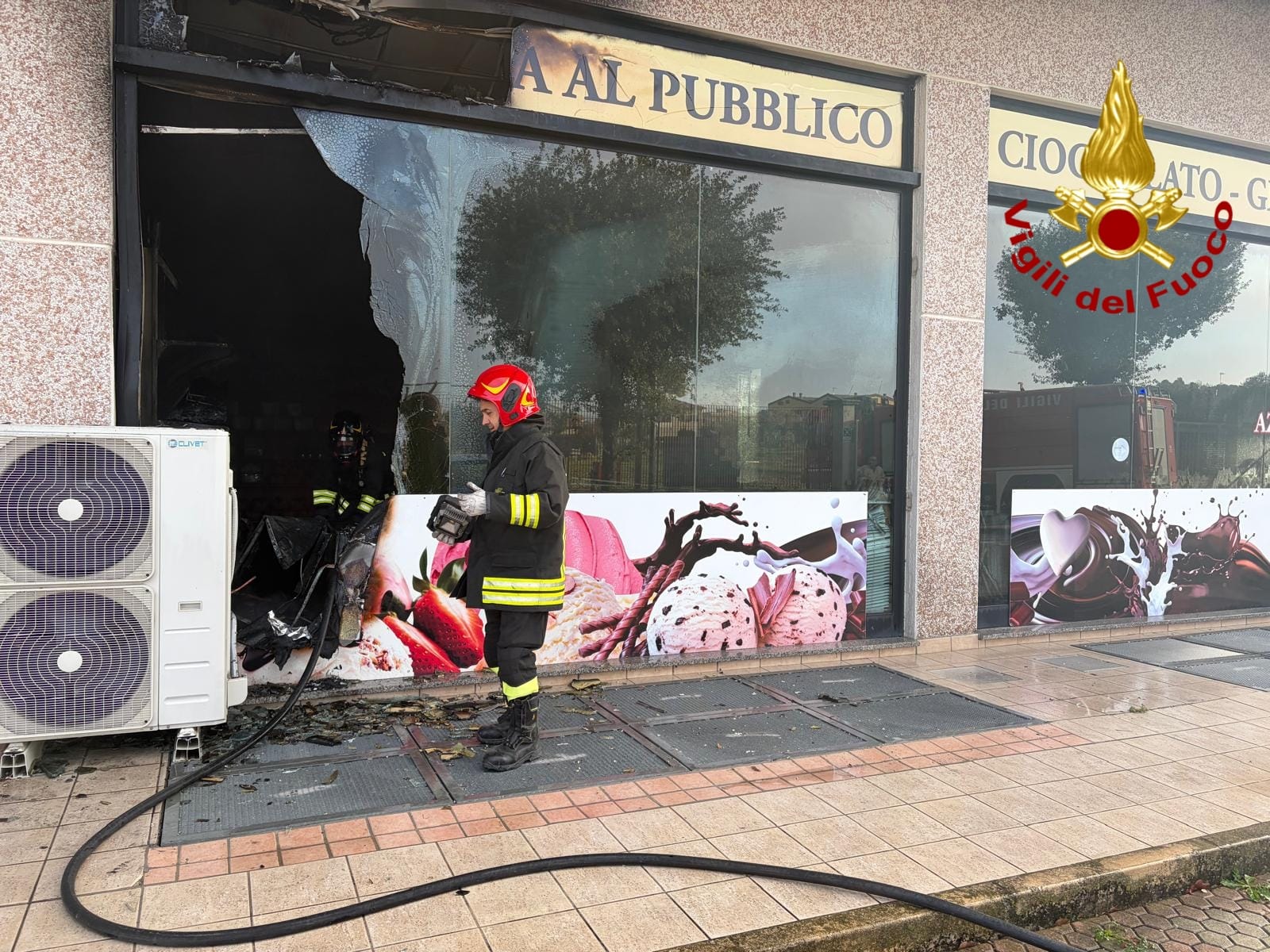 Incendio in Azienda di Gelati a Giulianova: Danni allo Spaccio, Due Intossicati​