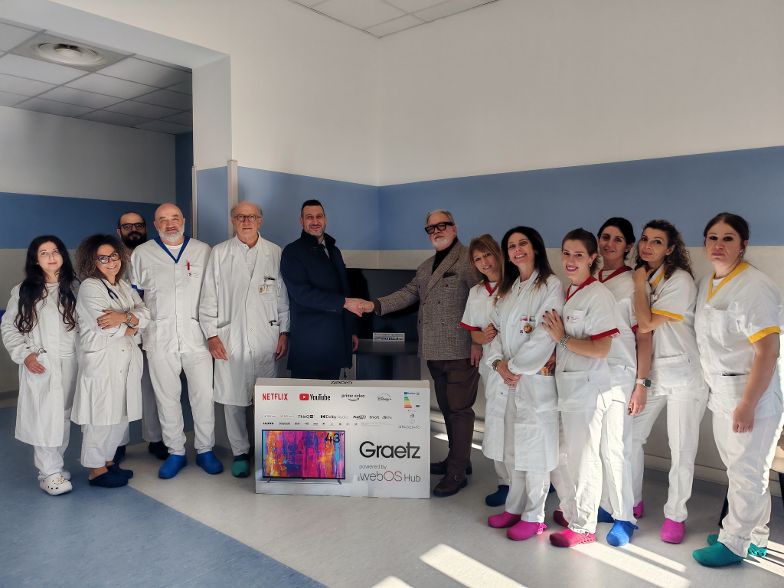 Pneumologia, la ditta Patella dona 14 televisori per le stanze di degenza