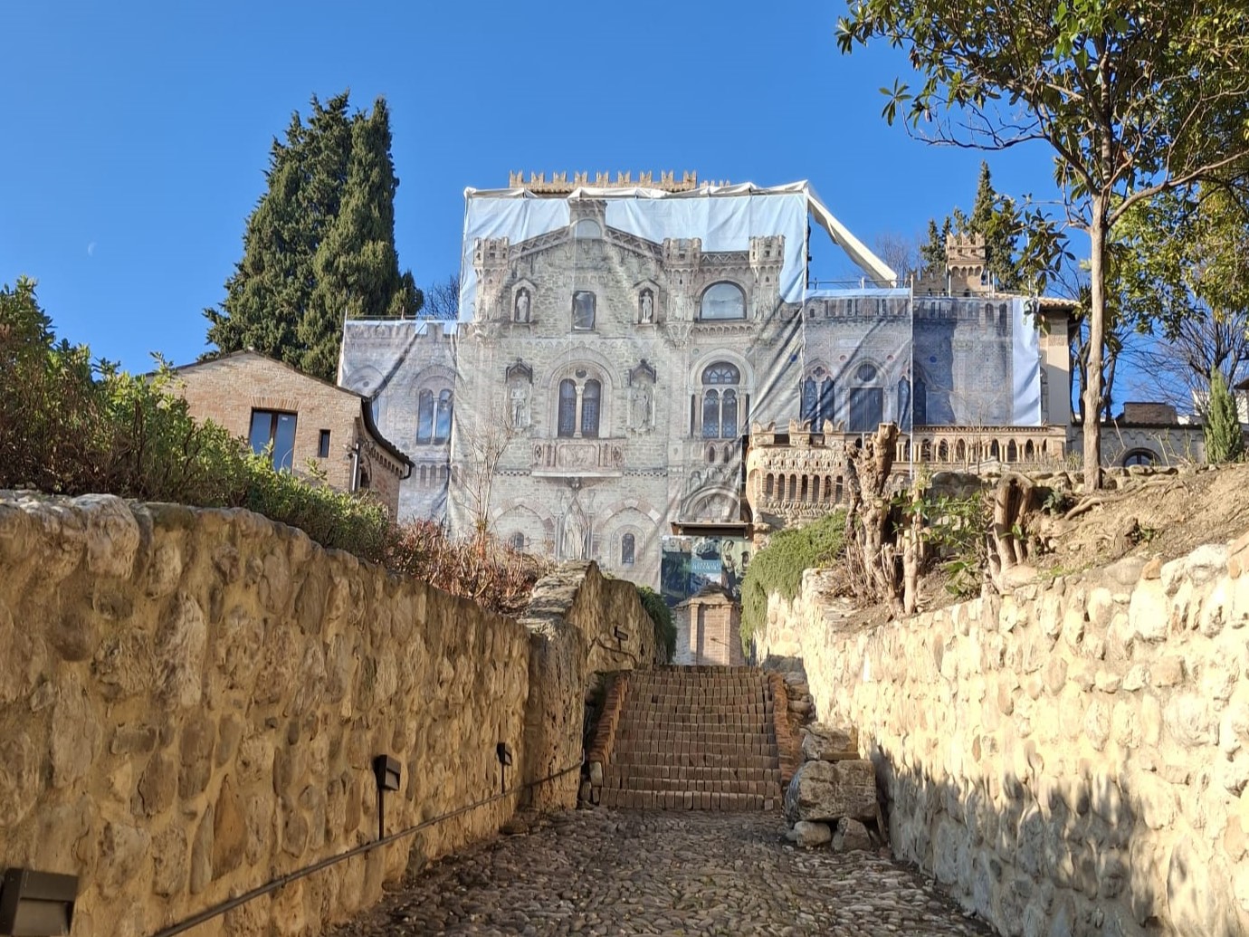 Il Castello della Monica rinasce: restituito alla città il capolavoro neogotico