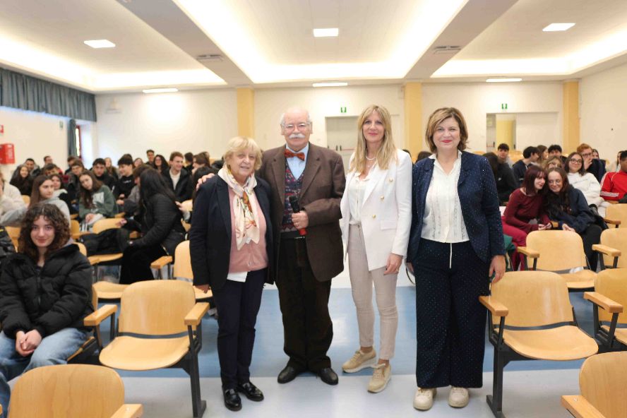 Clima ed eco-ansia, al Polo Liceale di Teramo un incontro con il col. Laurenzi