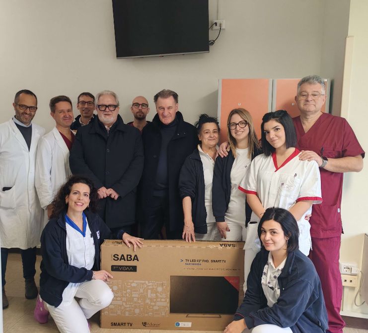 Cardiochirurgia, D’Adiutorio dona 12 televisori per le stanze di degenza