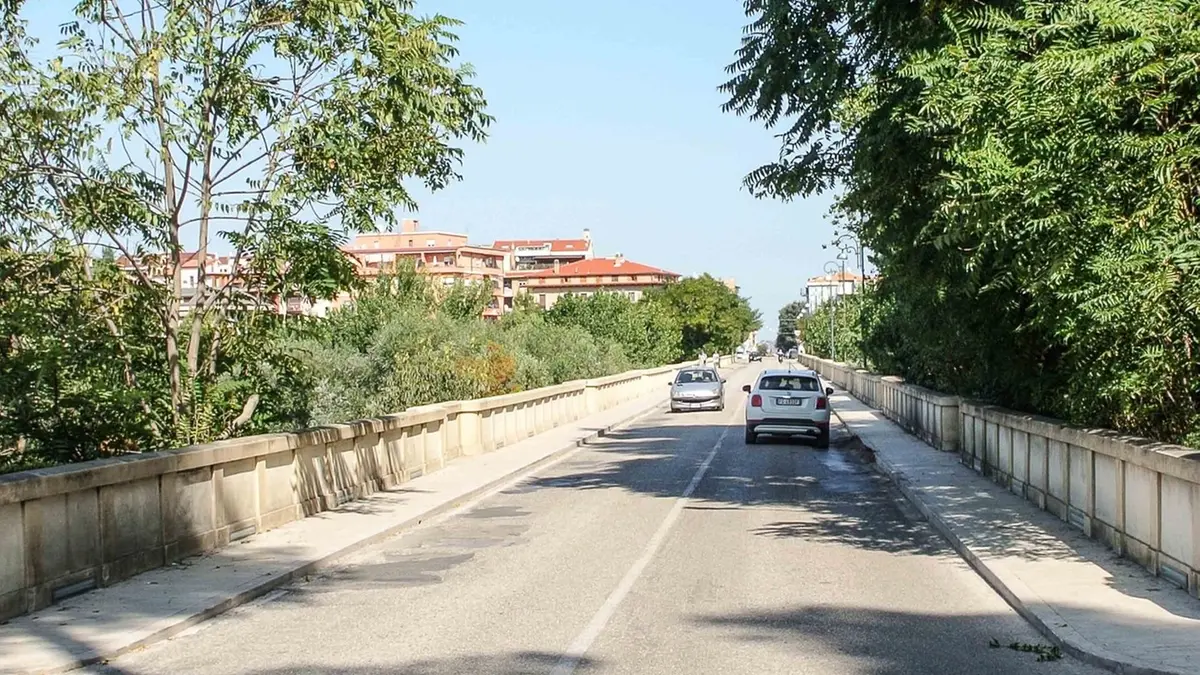 Tenta di buttarsi da ponte San Ferdinando. Salvato dai passanti