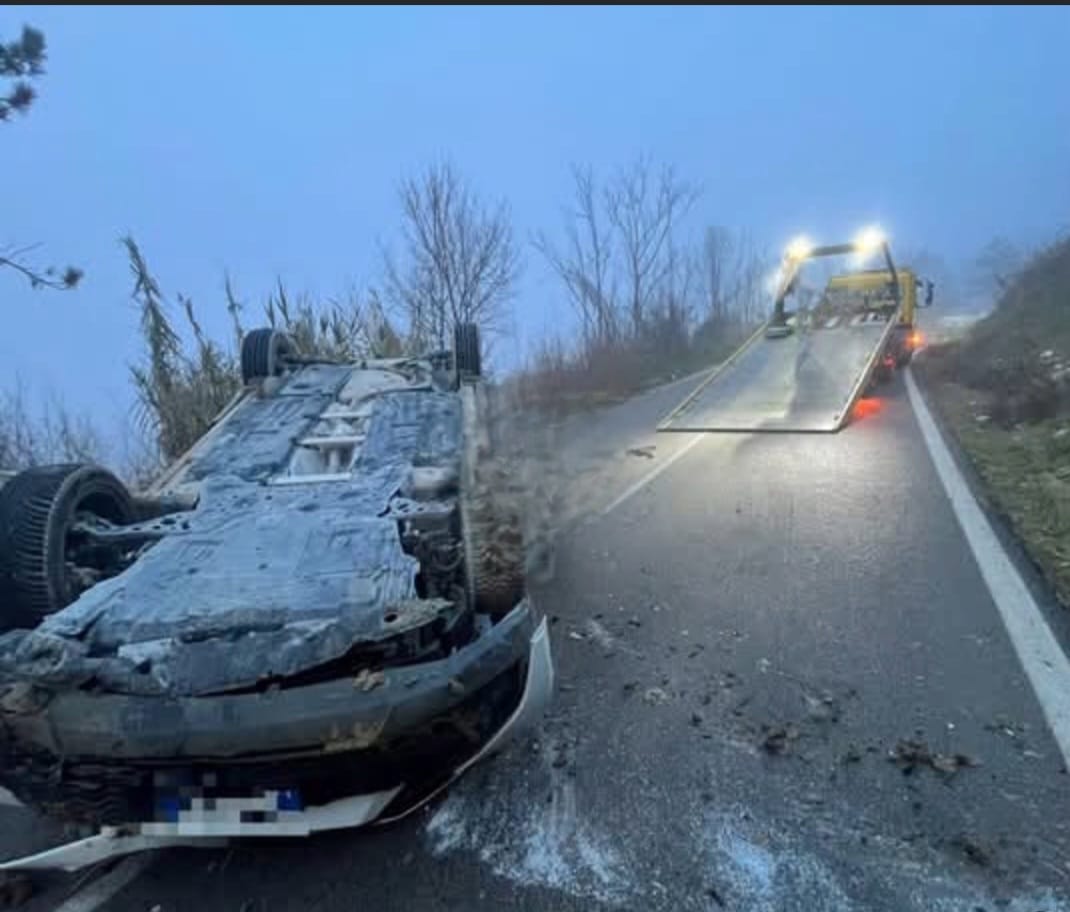 Auto si ribalta sulla Casoli–Scerne ad Atri: due feriti lievi