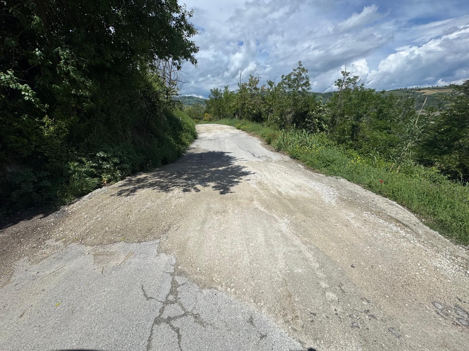 Strade danneggiate dalle piogge torrenziali. Finanziate la 61 di Campiglio di Campli e la 34/E a Vicenne di Castiglione Messer Raimondo. I lavori a primavera.