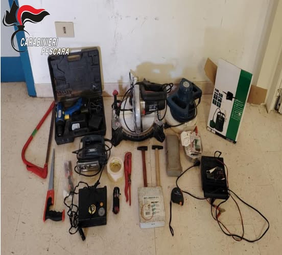 Sequestrati utensili di dubbia provenienza: appello dei Carabinieri per rintracciare il proprietario