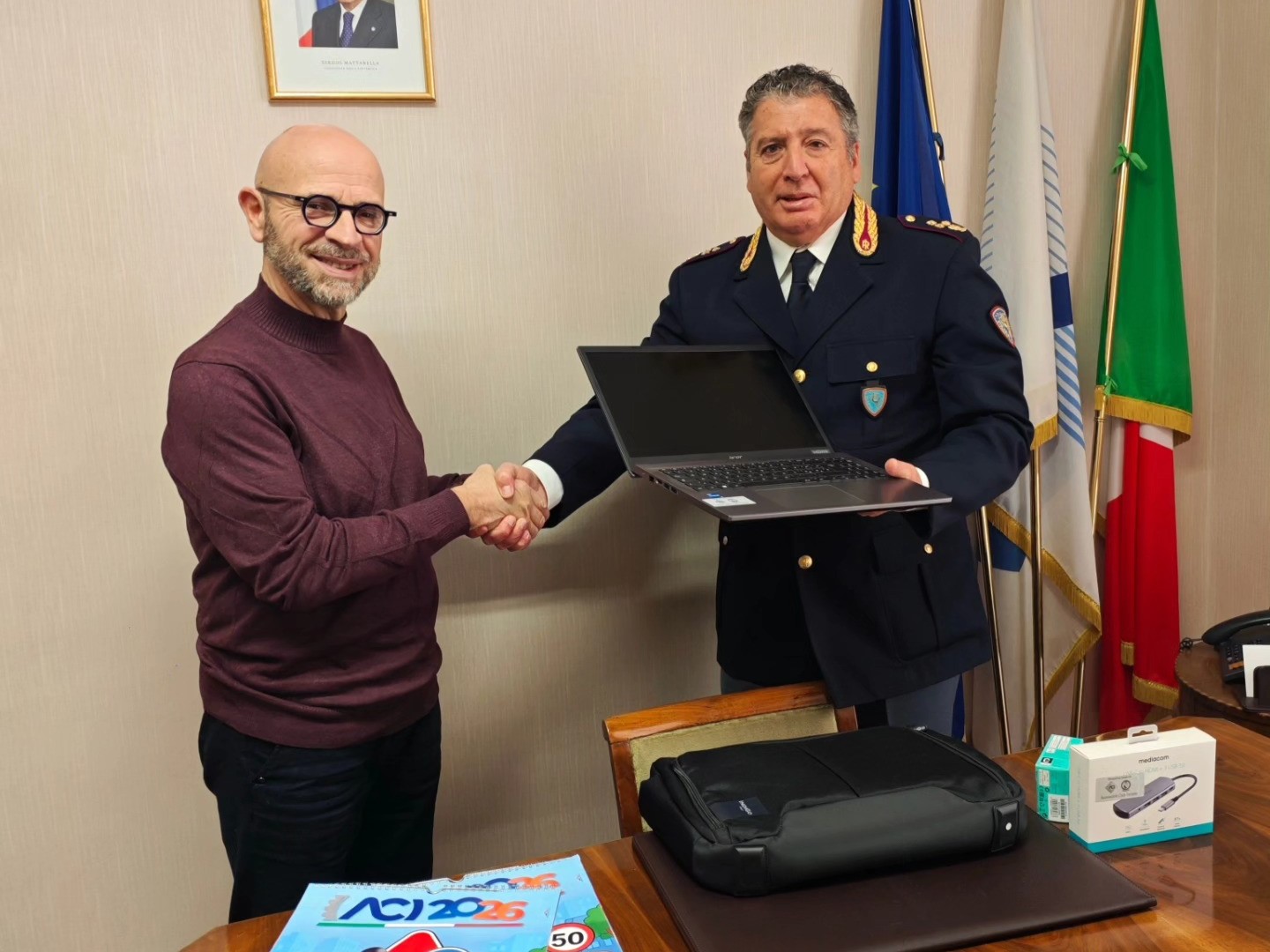 Sicurezza stradale: ACI Teramo dona un computer alla Polizia Stradale per le attività nelle scuole