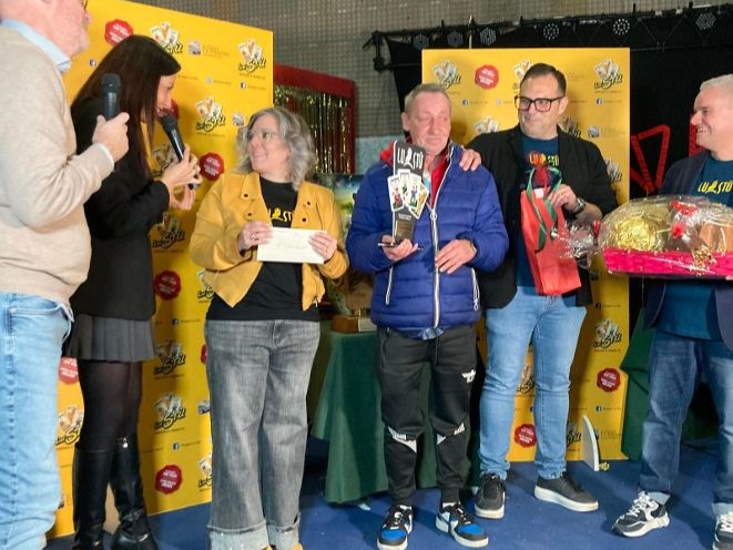 Solidarietà e tradizione: il Torneo di Stù raccoglie 11mila euro per l’AIL – Sul podio del vincitore Roberto Marcozzi