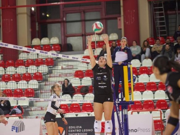 Volley B1, al PalaScapriano si chiude il girone di andata tra Teramo e Frosinone