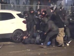 Aggressione all’agente a Torino. C’è un primo arresto. Altri due arrestati per altri episodi