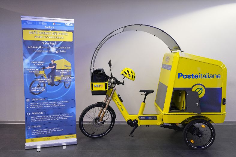 Dal mondo. Poste Italiane testa cargo e-bike elettriche per il recapito urbano