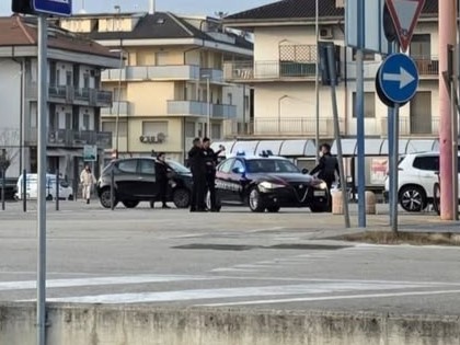 (FOTO) Aggredito con un coltello vigilante ad Alba Adratica