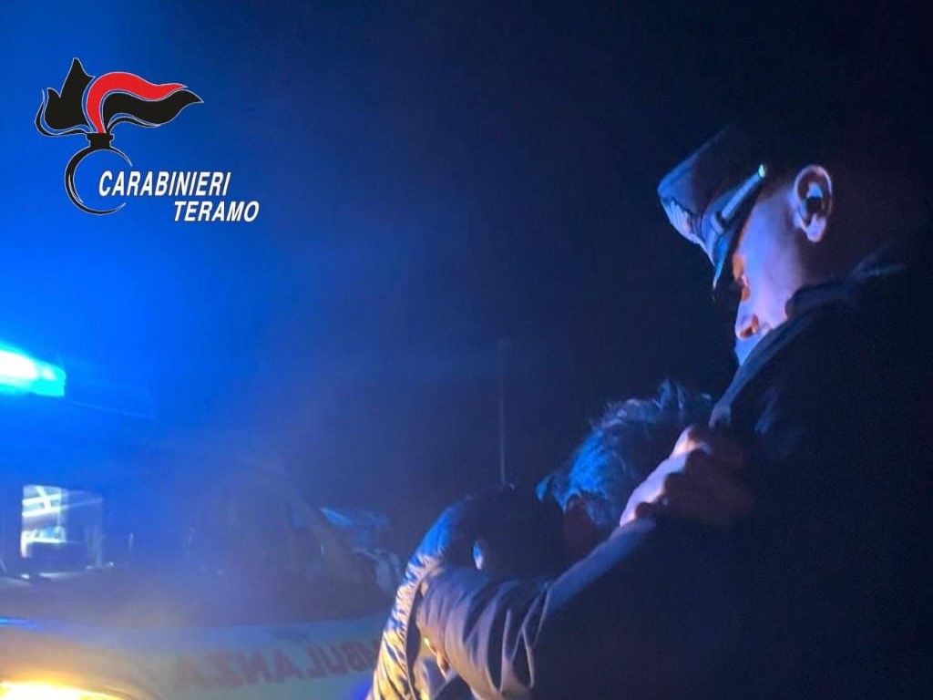 Minaccia di suicidarsi sotto un treno. Salvata dai carabinieri