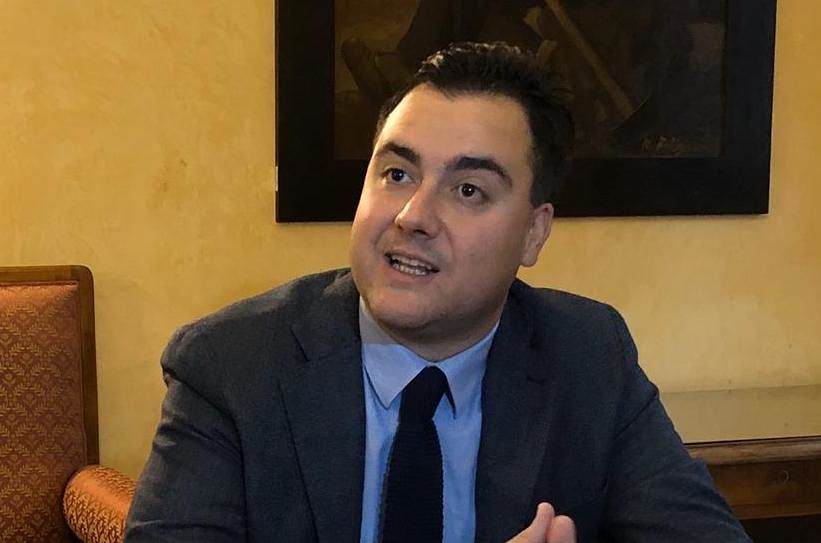 Castelli, si dimette il sindaco Seca: l’ente passa alla gestione commissariale