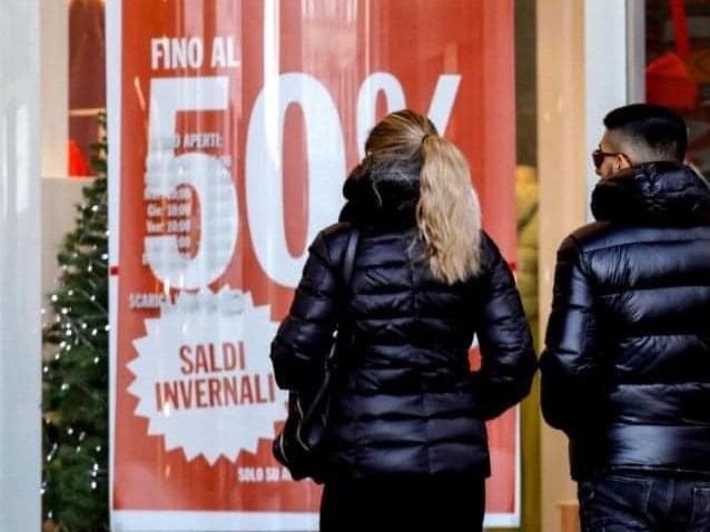 Al via da oggi i saldi invernali. Il ruolo centrale del negozio fisico