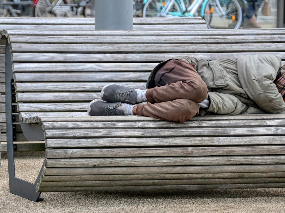 Sostegno ai senza fissa dimora: il Comune di Teramo attiva l’assistenza notturna