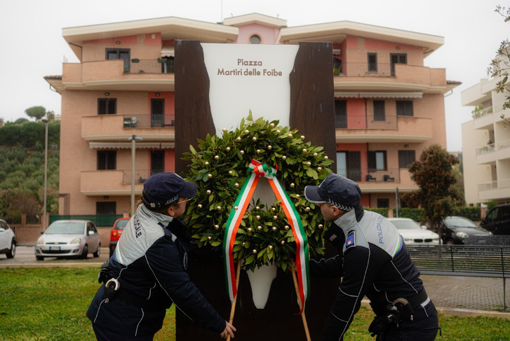 Studenti e istituzioni commemorano il Giorno del Ricordo a Roseto