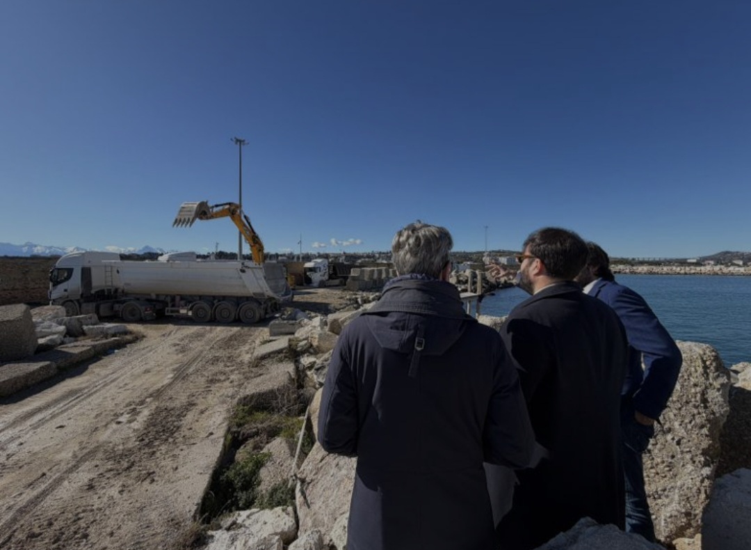 Al via il cantiere per le nuove scogliere a Cologna spiaggia