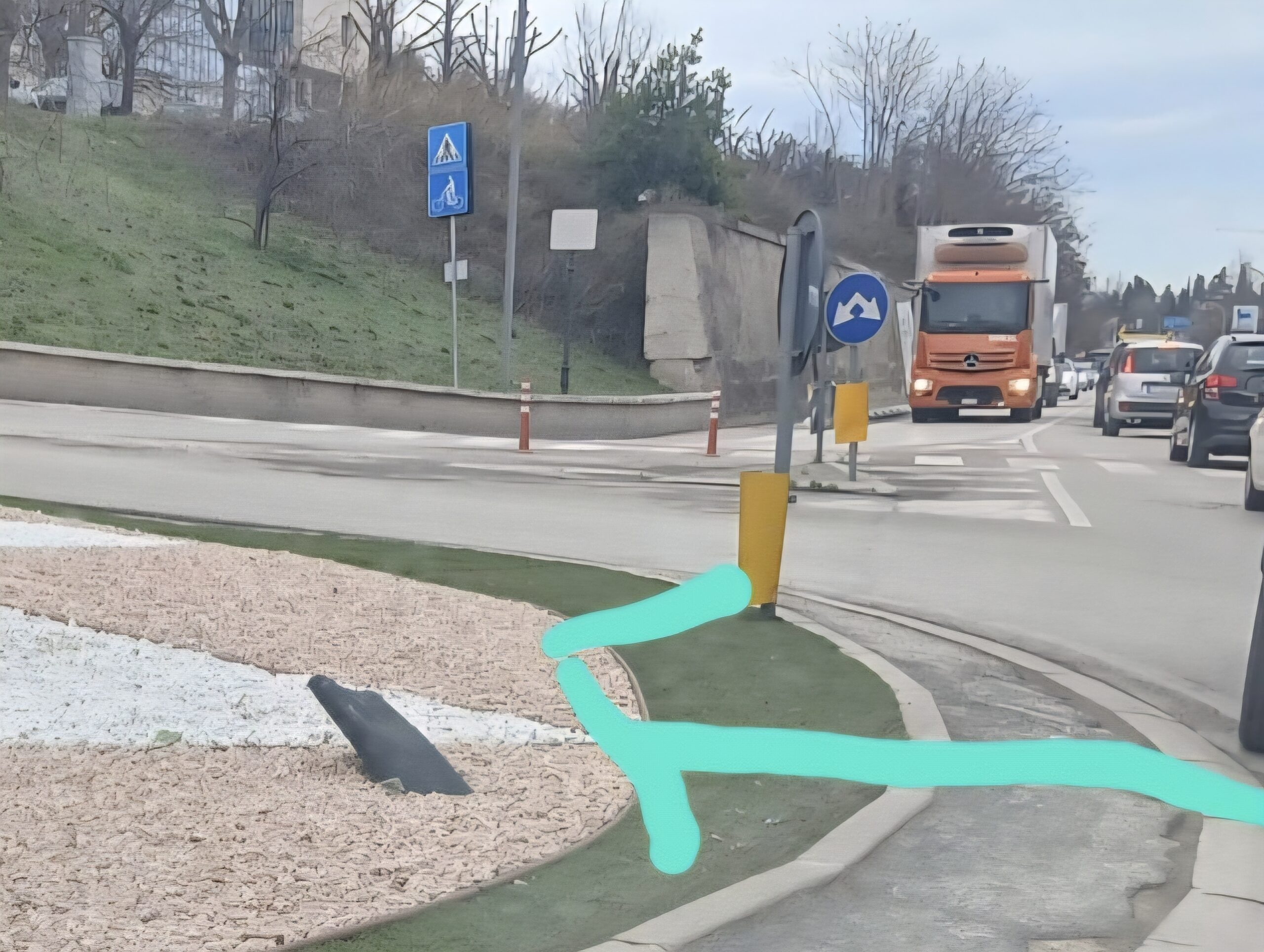 Rotonda di via PO. C’era una volta un palo della luce