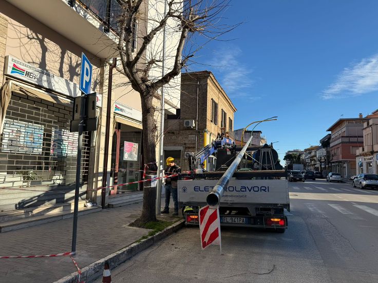 Sostituzione dei pali della luce, al via il primo lotto di lavori a Roseto