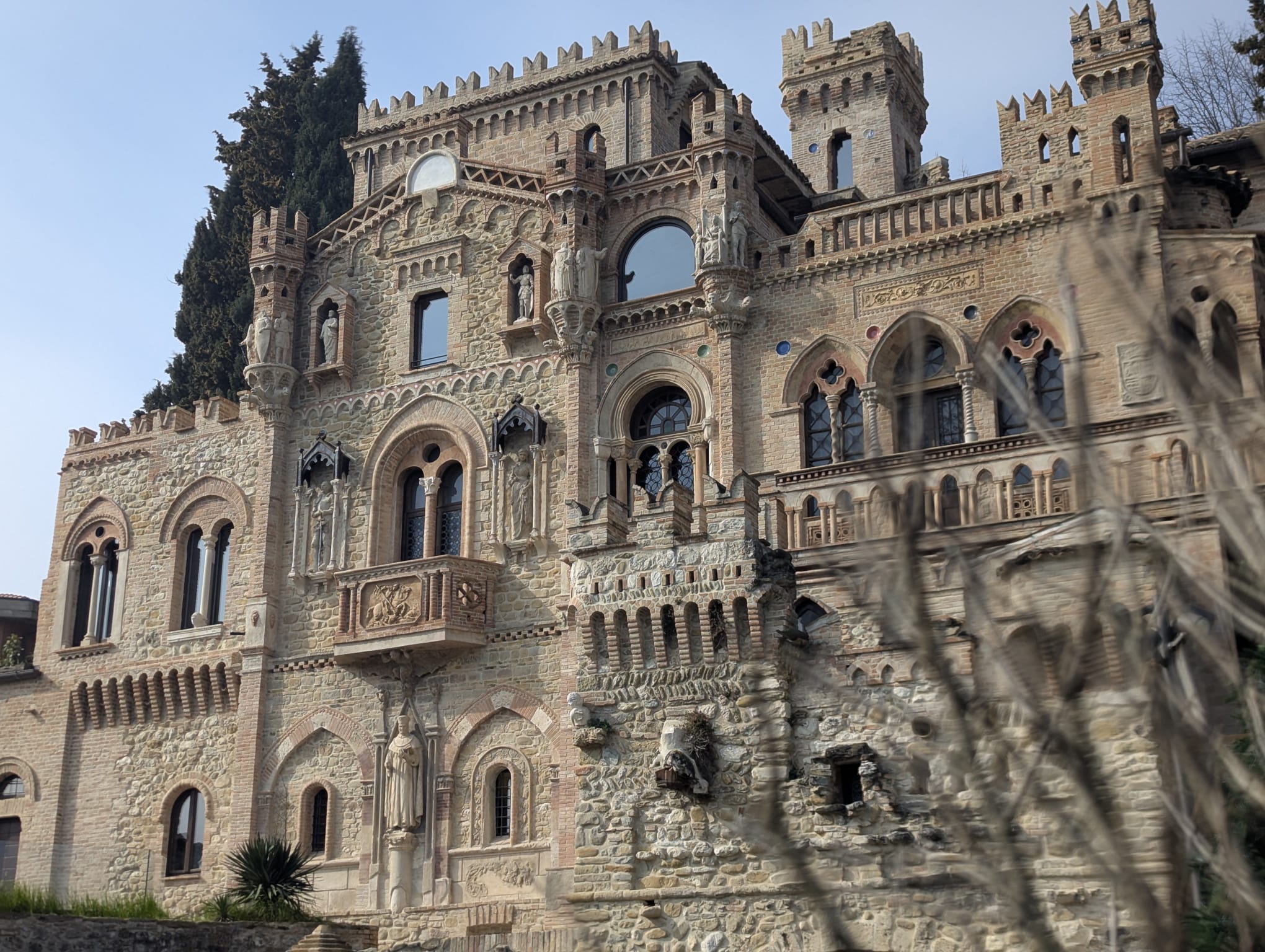 Castello Della Monica: concluso il restauro della facciata