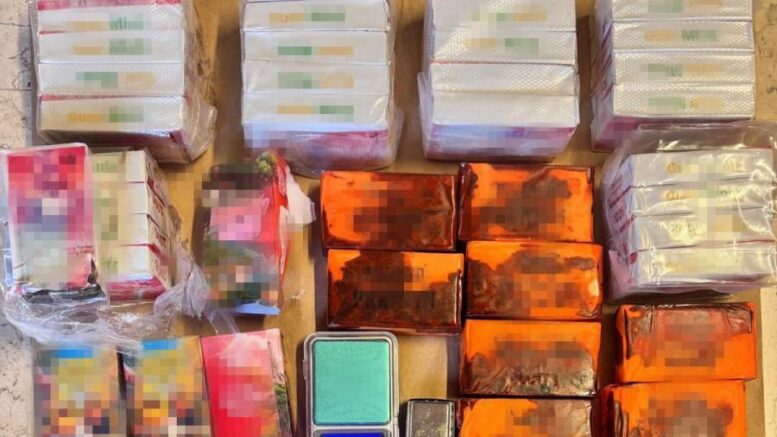 Droga in auto e in casa, arrestati due uomini. Sequestratii oltre 4 chili di stupefacenti
