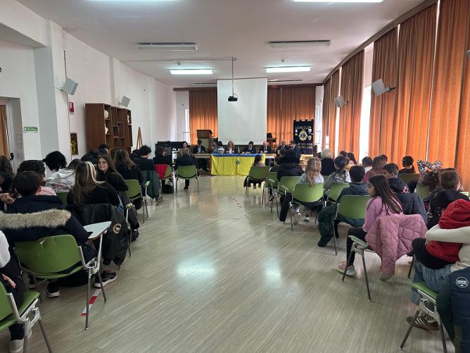 Legalità e relazioni: il Lions Club incontra a Castelli gli studenti del “Grue”