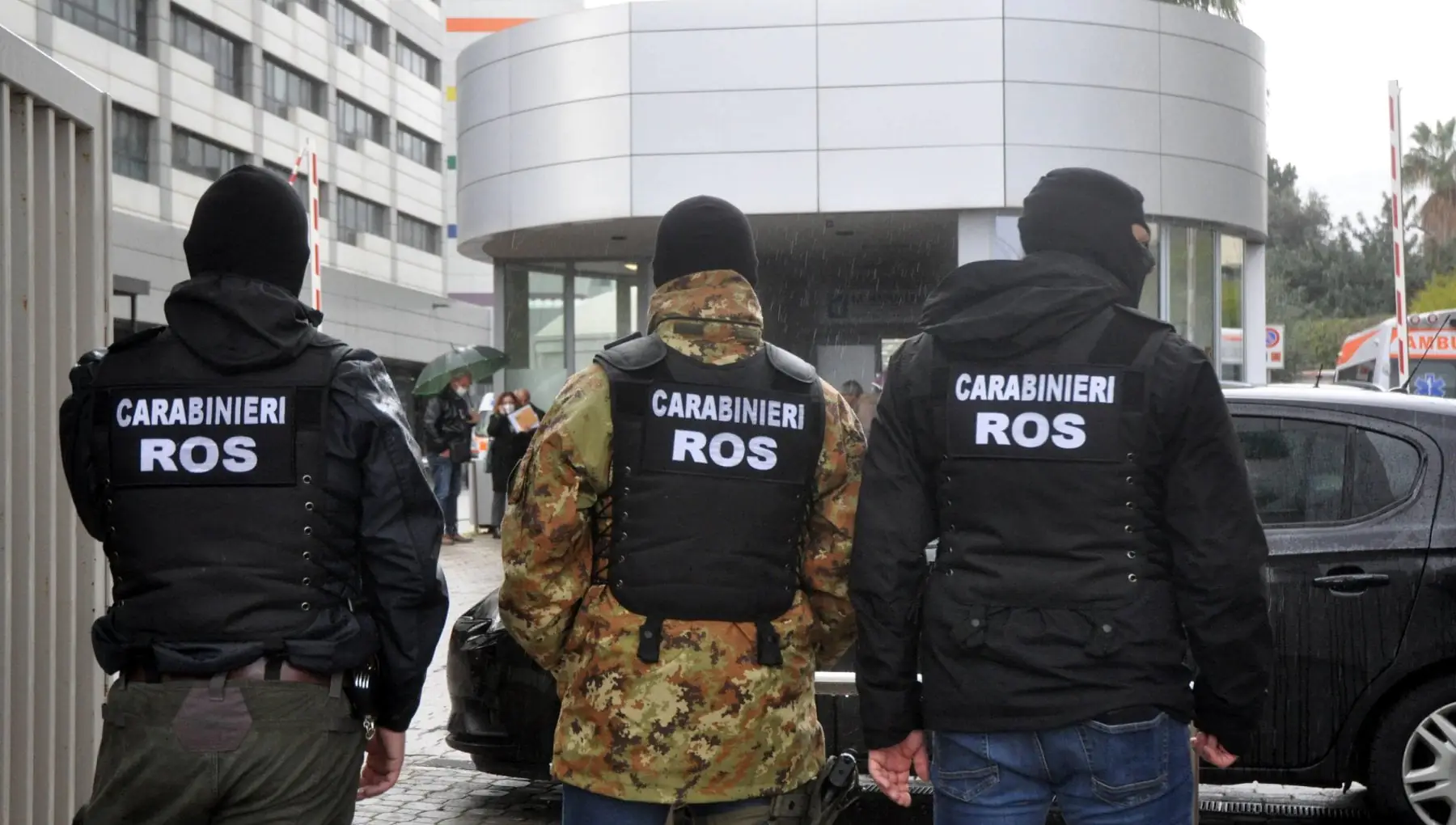 (Video) “Operazione Hate”. Arrestato 17enne con l’accusa di detenzione di materiale esplosivo con finalità di terrorismo. Perquisizioni anche nel teramano