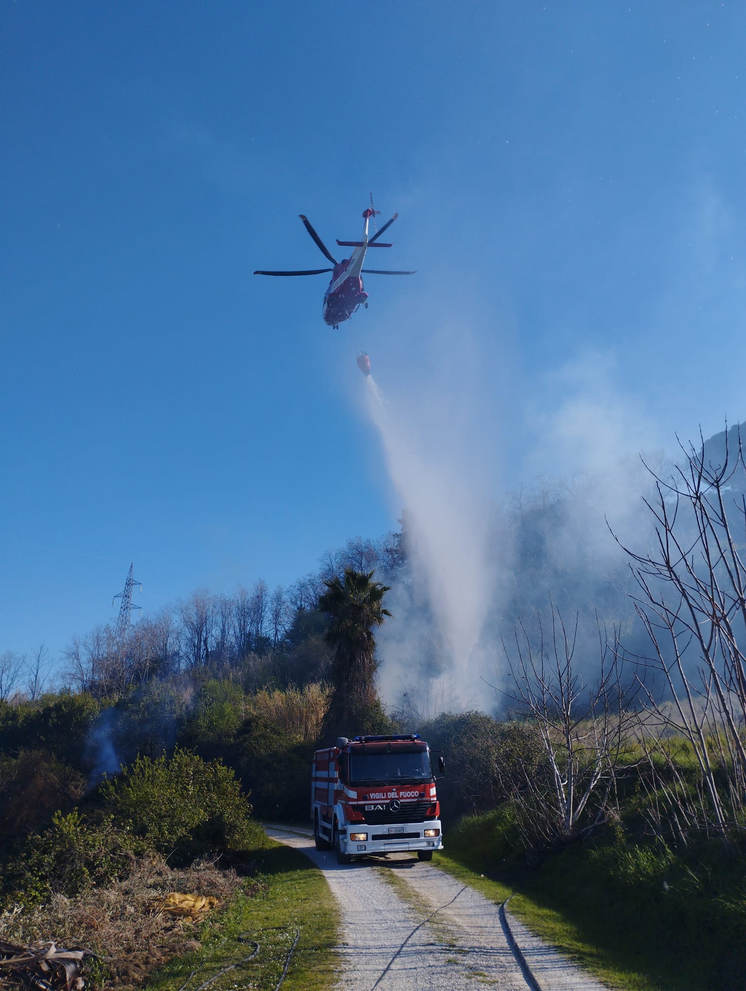 Incendio a Colonnella: fiamme in via Puglisi domate dai Vigili del Fuoco