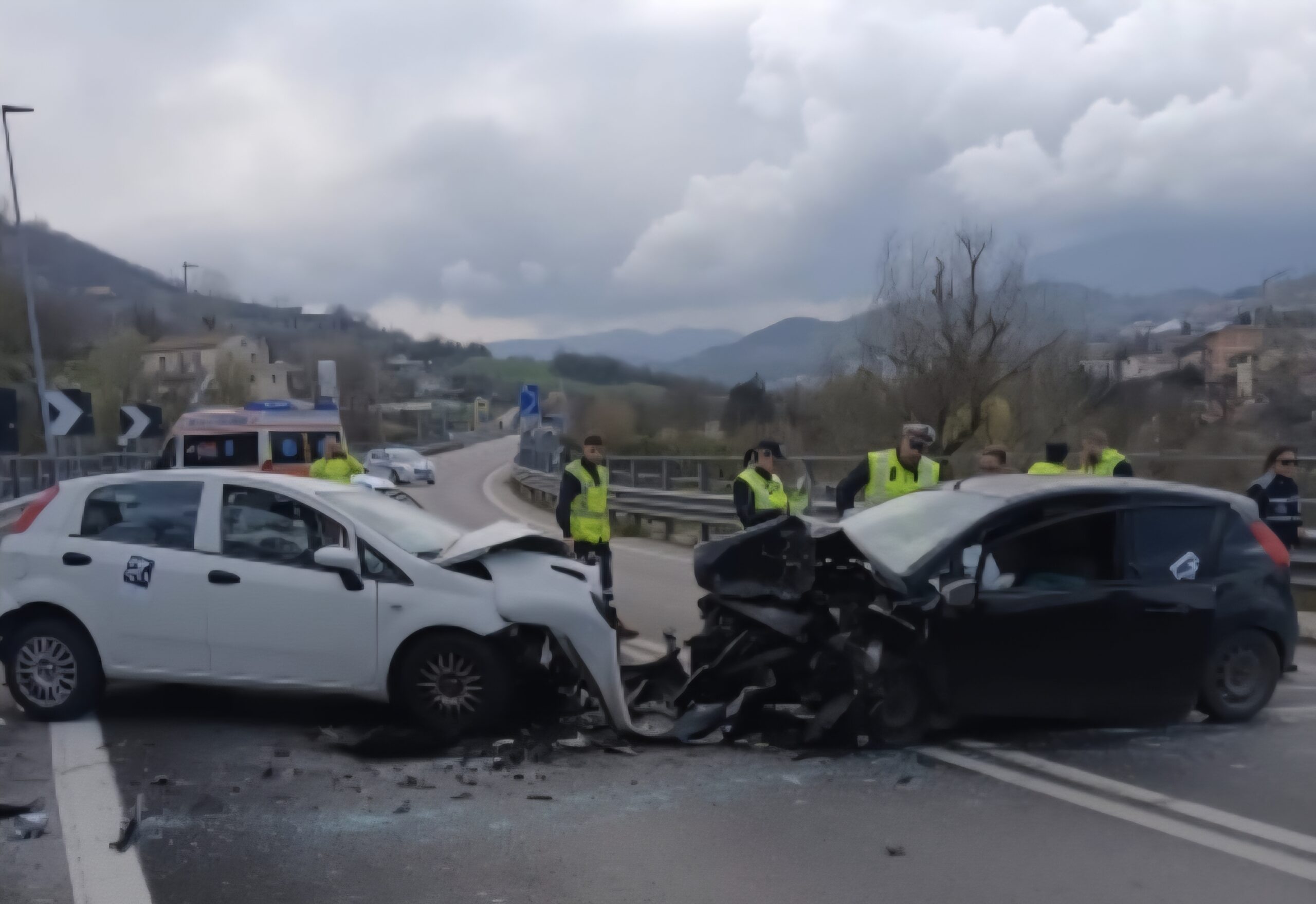 Incidente sul Lotto Zero. Due ambulanze e Vigili del Fuoco sul posto. Un morto e un ferito