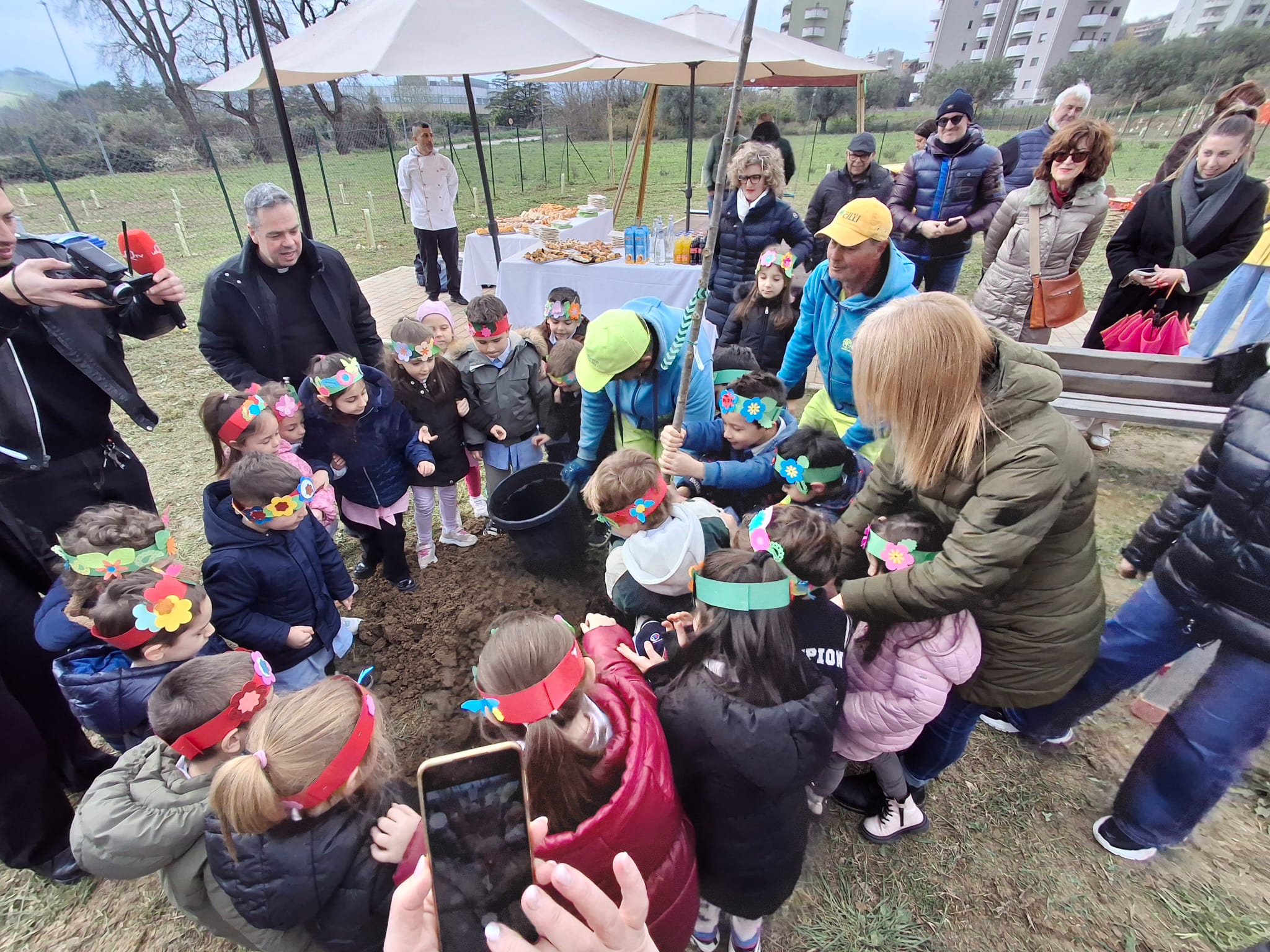 Sostenibilità e rigenerazione: inaugurato a Colleatterrato il parco donato da Perfetti Van Melle