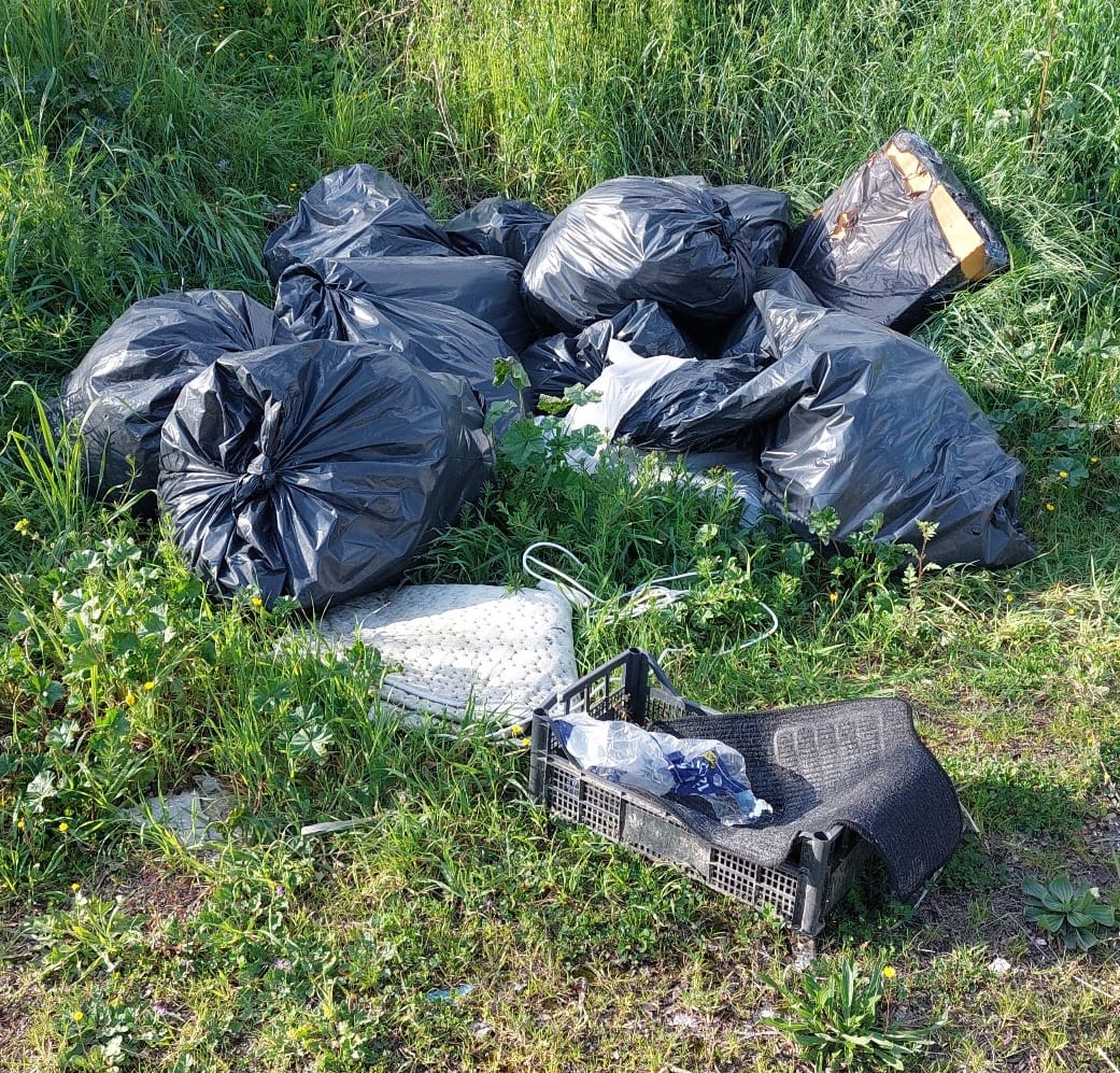 Teramo Vivi Citta’: Rifiuti sul Tordino, nuovi abbandoni vicino al Ponte a Catena