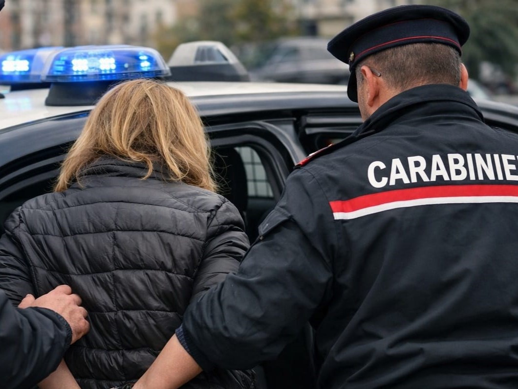 Falso carabiniere, truffa e sequestro a Sant’Egidio: una donna arrestata