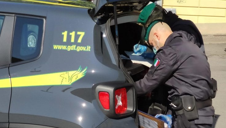Operazione Vinum Mentitum, sequestrati 2,5 milioni di litri di vino falsamente certificato