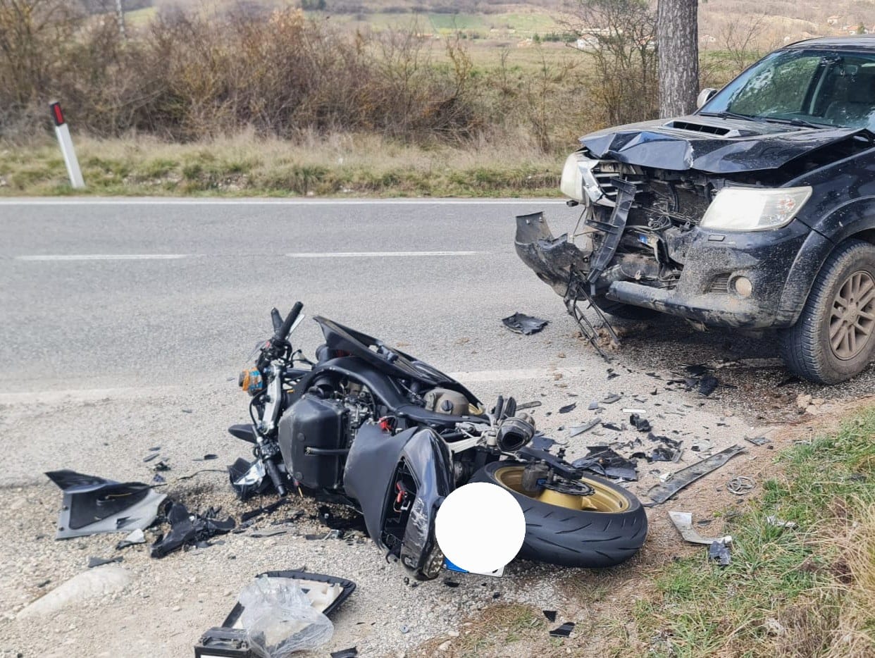 Incidente sulla SP83, grave un motociclista di 28 anni